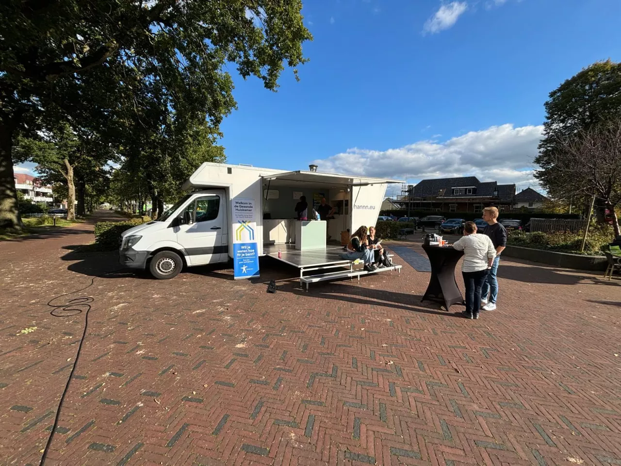 Gezonde Huiskamer buiten op een plein in Groningen